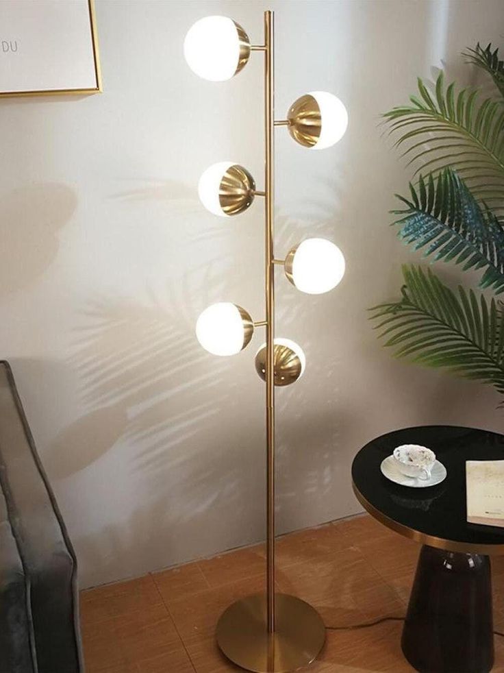 چراغ ایستاده مدرن با پخش نور ۳۶۰درجه کد R146.6