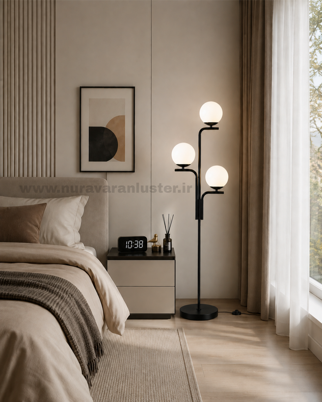 آباژور ایستاده حبابی مشکی مدرن کنار مبل